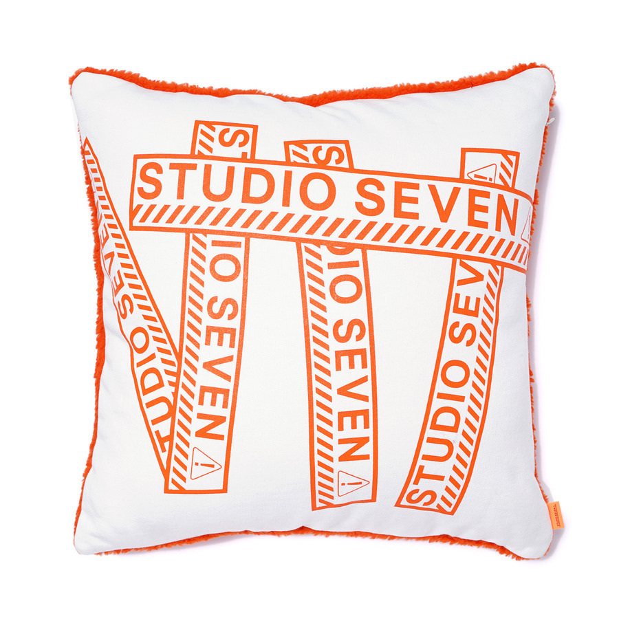 Caution Boa Cushion | STUDIO SEVEN (スタジオ セブン)