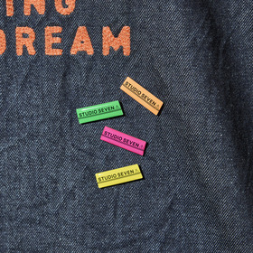 NEON LOGO Pins 詳細画像