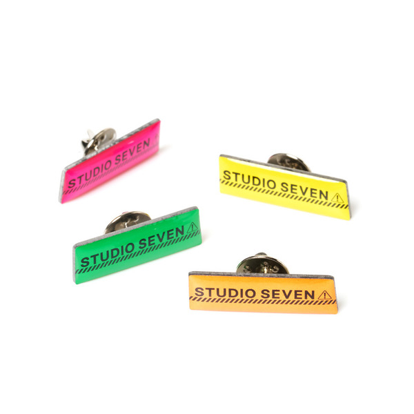 NEON LOGO Pins 詳細画像 Multi 1